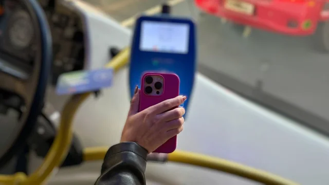 El QR de Mercado Pago se consolida como el método elegido para viajar en subte y colectivo