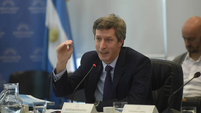 Rulo para todos: las tres razones del Banco Central para prohibir el dólar oficial en billeteras