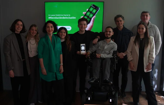 Háblalo llega a Clover y revoluciona el consumo, gracias histórica unión entre Fiserv y Asteroid