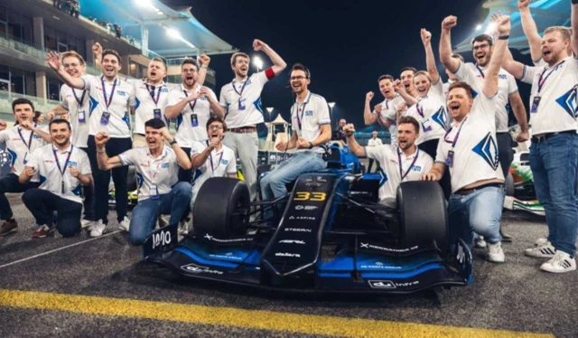 Un auto controlado por IA superó a un expiloto de la F1 en Yas Marina