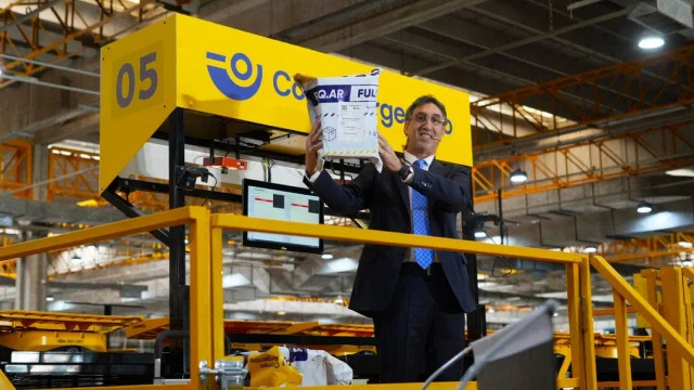 VIDEO | Así funcionan los nuevos robots que clasifican paquetes en la planta de Correo Argentino