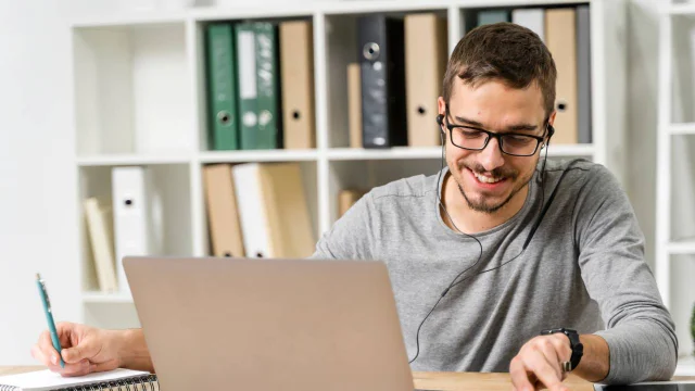 Cortos y sin salir de tu casa: 6 cursos gratuitos con salida laboral que podés realizar desde abril