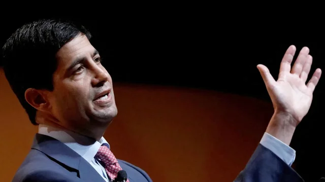 Kevin Warsh, presidente de la Reserva Federal, brinda un dircurso sobre política monetaria