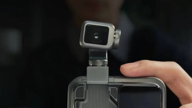 VIDEO | Así es el primer celular con un brazo robótico inteligente que capta cualquier movimiento