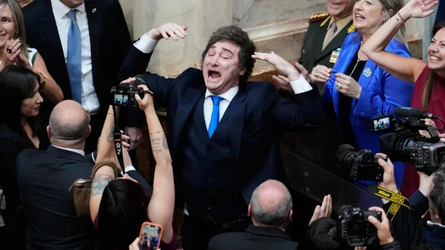 Milei promulgó la reforma laboral y la nueva ley entró en vigencia: qué cambia desde ahora