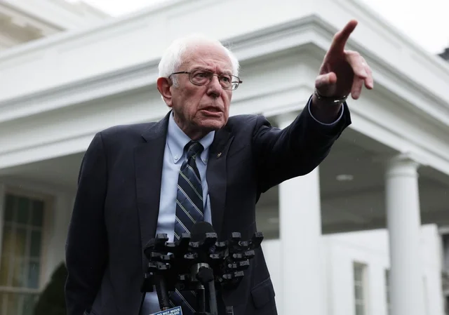 Bernie Sanders quiere frenar los centros de IA y desató una batalla feroz por la energía