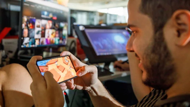 Ahora te pagan por caminar, leer o hasta jugar: vuelve un modelo cripto para ganar en dólares