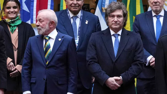 Los presidentes Lula Da Siilva (Brasil) y Javier Milei (Argentina) durante una cumbre del Mercosur