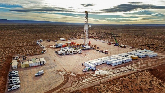 YPF y PAE, los grandes dueños del petróleo argentino: este es el ranking de las 10 empresas líderes