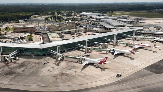 El Gobierno habilita otra aerolínea internacional y cambia las reglas para las tripulaciones