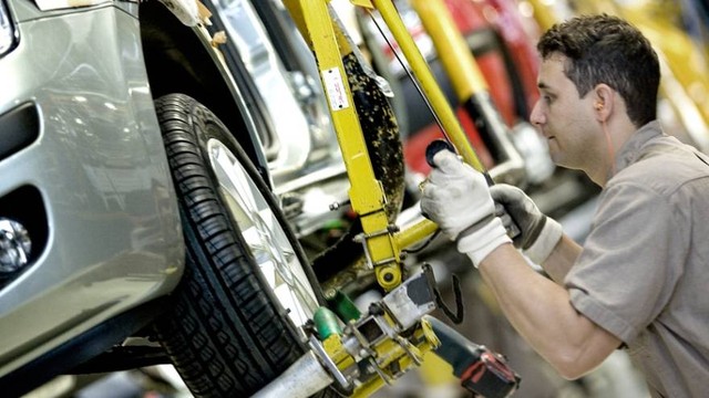 Gremio paraliza planta de autos premium, que analiza irse de Argentina