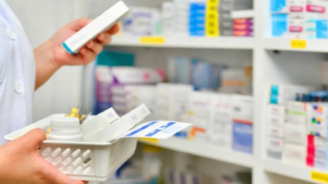 Fuerte aumento de precios de medicamentos más consumidos por las personas mayores desde 2024