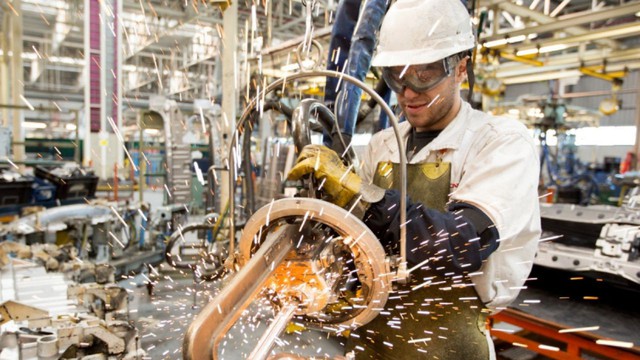 La industria pyme creció 7,3% interanual en diciembre, pero cerró el año con una caída acumulada del 9,8%