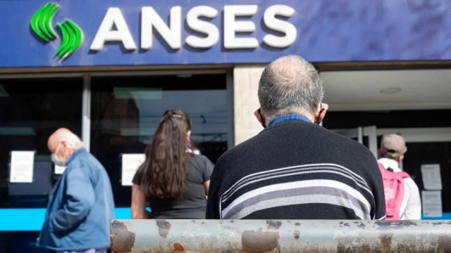 El dato de las jubilaciones que muestra una paradoja detrás de los graves incidentes en el Congreso