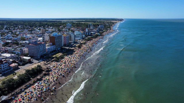 Con un 50% de ocupación, las estancias cortas y las vacaciones baratas son prioridad en este verano 2025