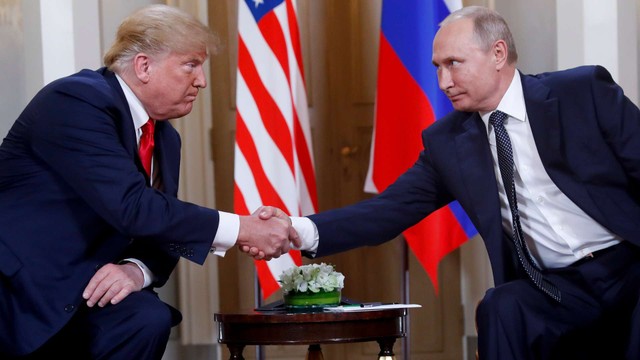 Vladimir Putin acordó con Donald Trump comenzar a negociar un alto el fuego total con Ucrania