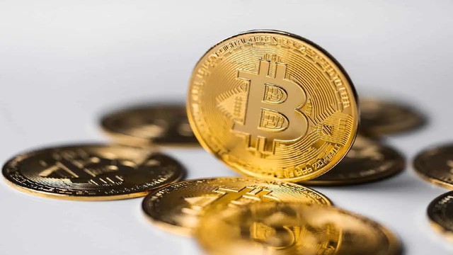 Bitcoin se recupera, tras el desplome de los mercados globales