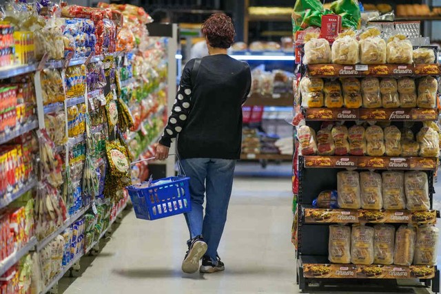 El consumo en supermercados logró su primera mejora en la era de Javier Milei