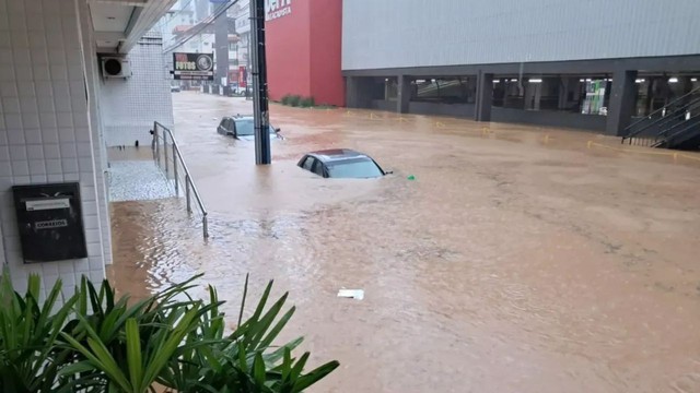 Inundaciones en Florianópolis y Camboriú afectan a cientos de turistas argentinos