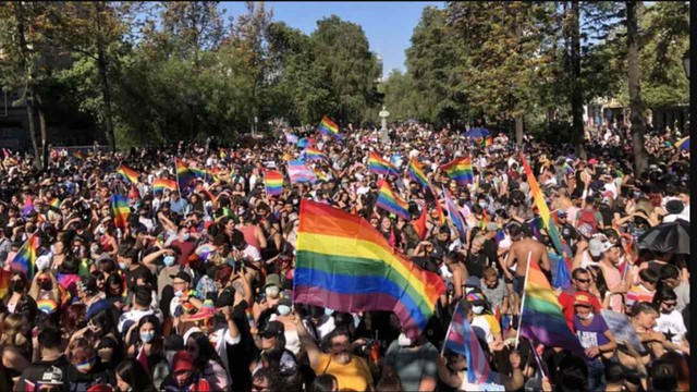 Fuerte apoyo opositor en la masiva manifestación de la comunidad LGBTQ+