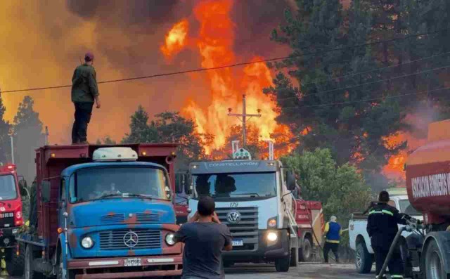 El intendente de El Bolsón advierte que los incendios se acercan a la ciudad