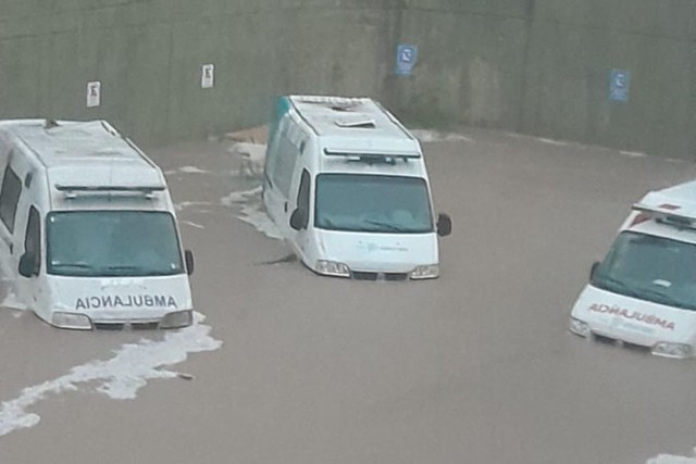 Violento temporal azota Bahía Blanca, más de 40 evacuados y escuelas cerradas