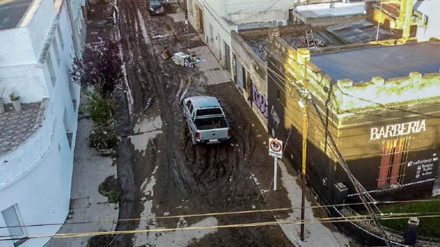 A más 48 horas del temporal en Bahía Blanca. ya se confirmaron 16 muertos y más de 100 desaparecidos