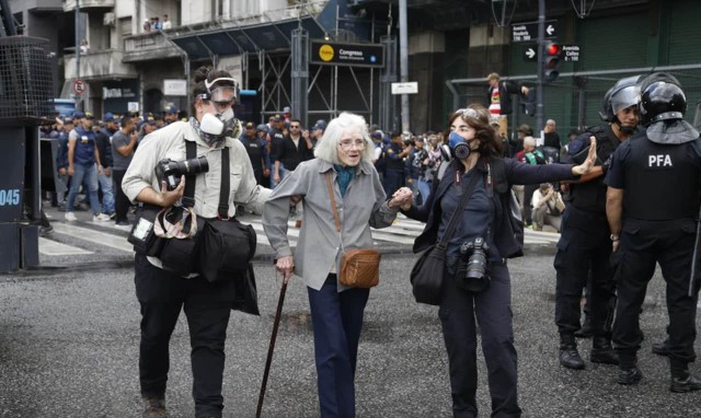 La jueza explicó por qué ordenó liberar acusados con antecedentes penales tras incidentes en el Congreso