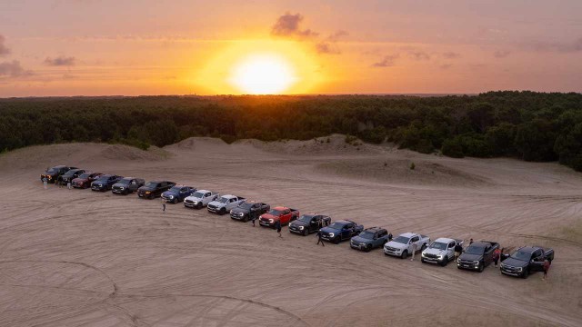 Ford exhibe sus vehículos en la costa y recibe a los clientes con acciones a medida