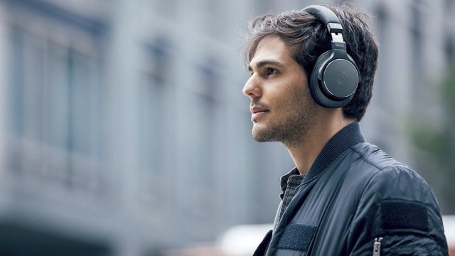 Experto reveló qué pasa cuando usás auriculares bluetooth: “Es como ponerte un microondas”