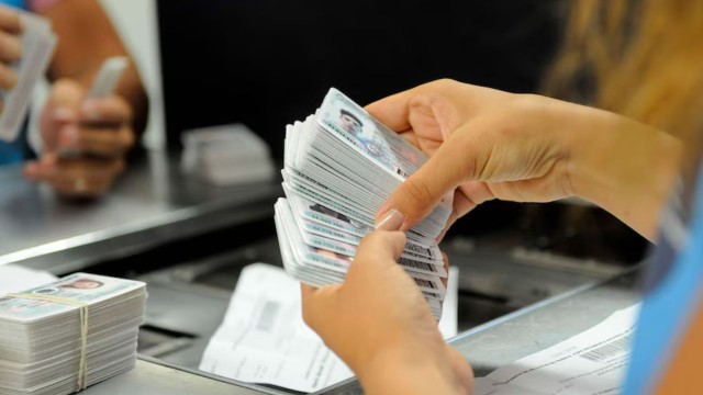 El nuevo DNI trae un chip y está hecho con otro material: cómo es y cuánto sale renovarlo