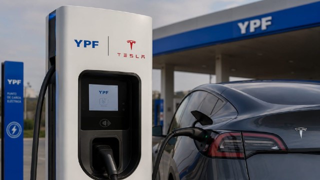 Así es el plan de YPF y Tesla para crear red de cargadores eléctricos ultra rápidos en Argentina