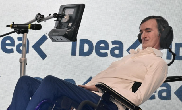 Esteban Bullrich: «La ELA se está llevando mi cuerpo, no debería llevarse también mi dinero»