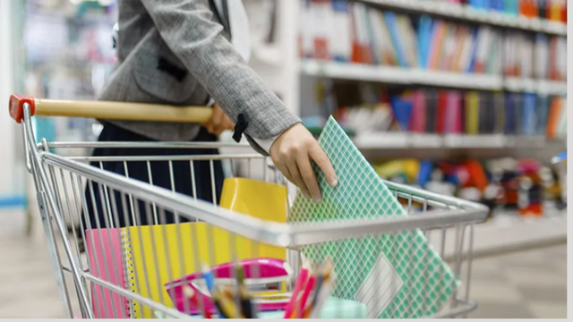 Aumentos de precio desparejos de la canasta escolar y las promociones para la vuelta al cole