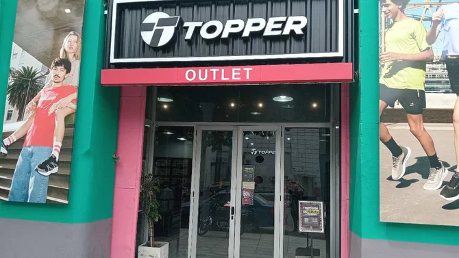 Topper ofrece zapatillas desde $39.900 en sus outlets de CABA