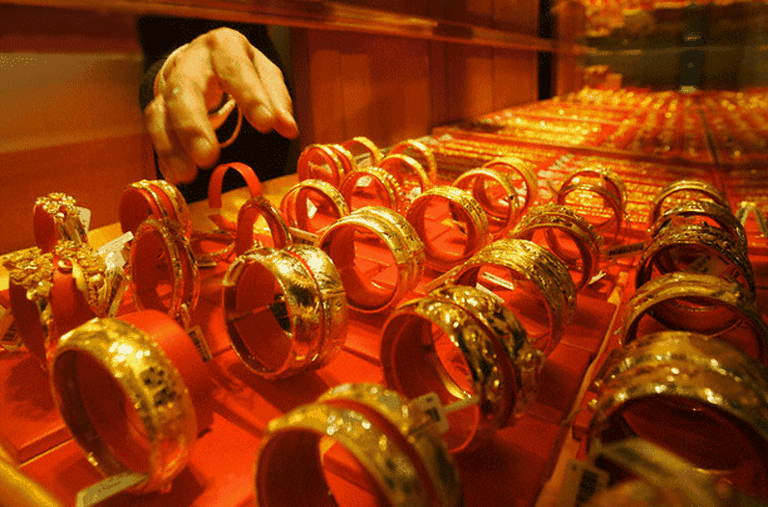 El glamour de las grandes joyerí­as internacionales seduce a los inversores