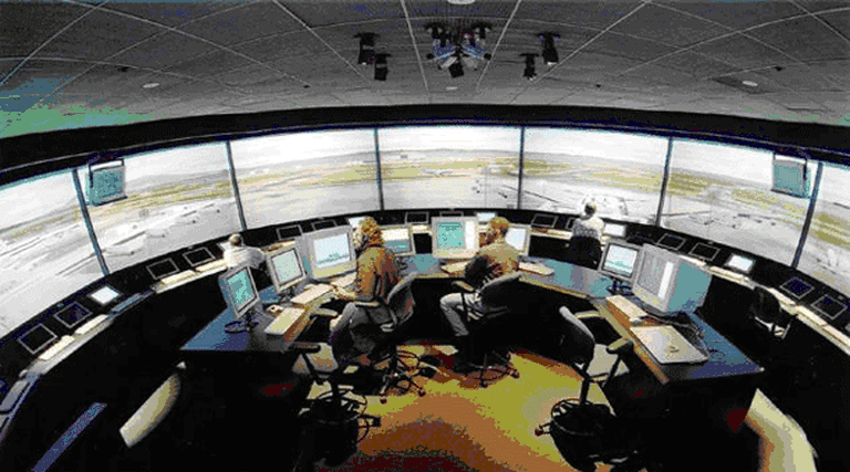 ¿Cómo funciona una "torre de control" informática en una empresa?