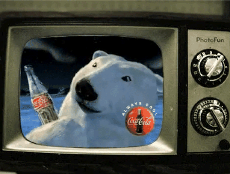 Coca Cola se viste de blanco para proteger a los osos polares