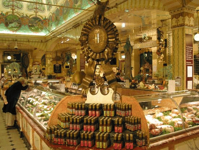 La tradicional tienda Harrods reabrirí­a su sede porteña gracias a un grupo inversor