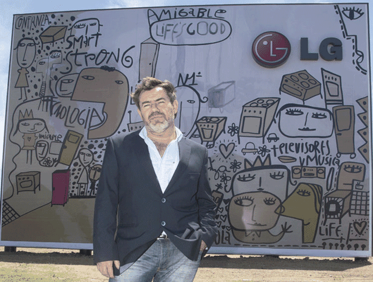 LG inauguró en Ezeiza una mega obra especial del artista Milo Lockett