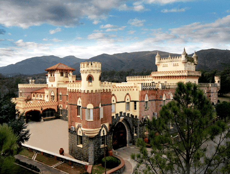 Barbie instala su Escuela latinoamericana de Princesas en un castillo de Córdoba