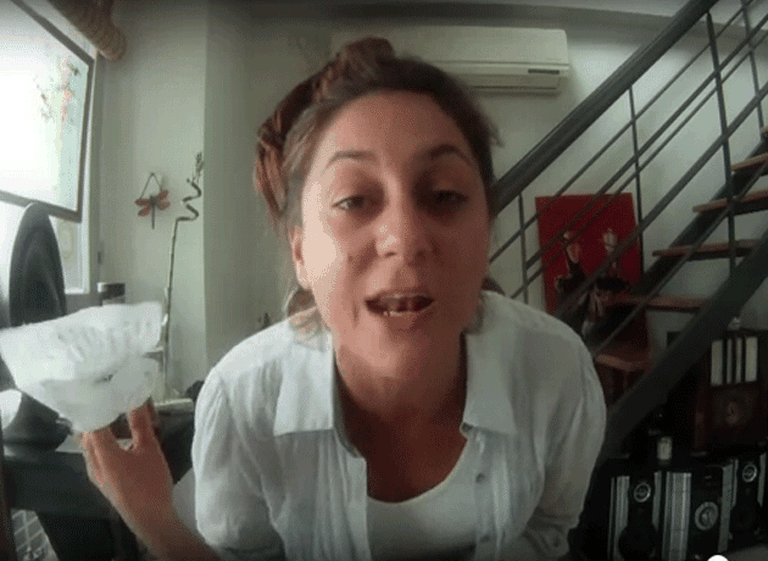 Un video viral plantea la polémica: ¿una pobre mujer desquiciada o una actriz buscando fama?