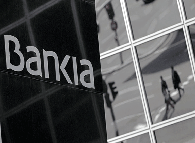 Tras la nacionalización, suspenden la cotización de Bankia en bolsa de Madrid