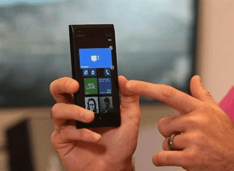 Los "smartphones" más baratos de Nokia impulsan a Windows Phone