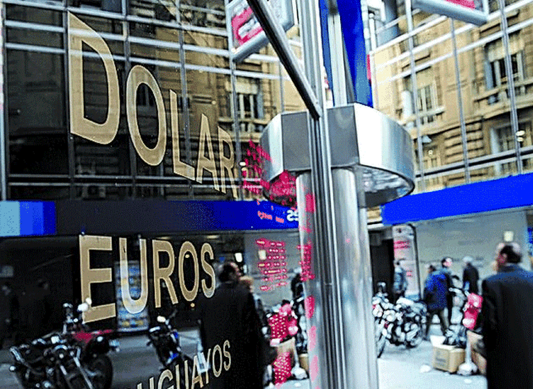 El 95% de las ventas de moneda extranjera en bancos y casas de cambio fueron dólares