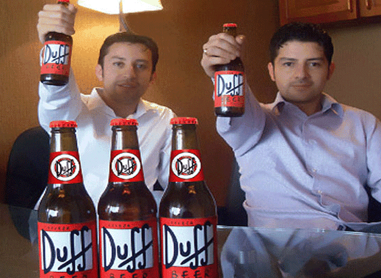 Del bar de Moe a Colombia: acusan a jóvenes de Bogotá de copiar la cerveza de Los Simpsons