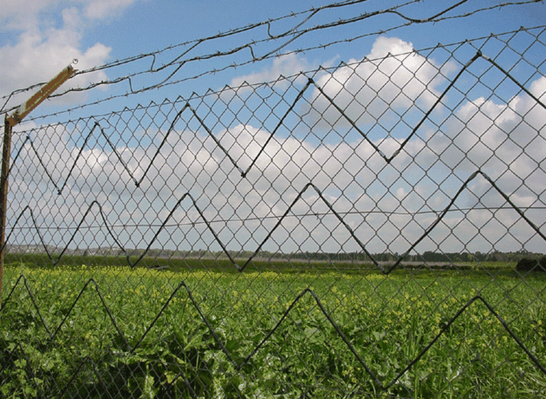 ¿Cómo funciona la seguridad perimetral por cables sensores?