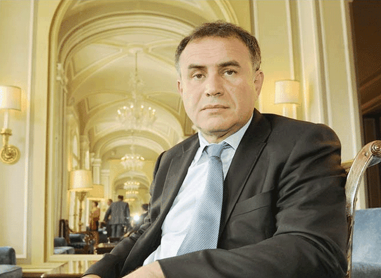 Roubini: "Vivimos en un mundo con demasiada oferta y escasa demanda"