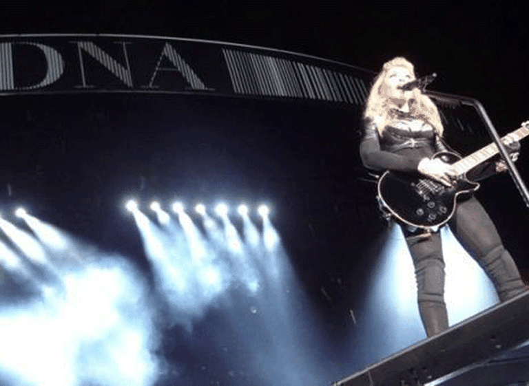 Ticketek deberá indemnizar a dos personas por reprogramación de show de Madonna