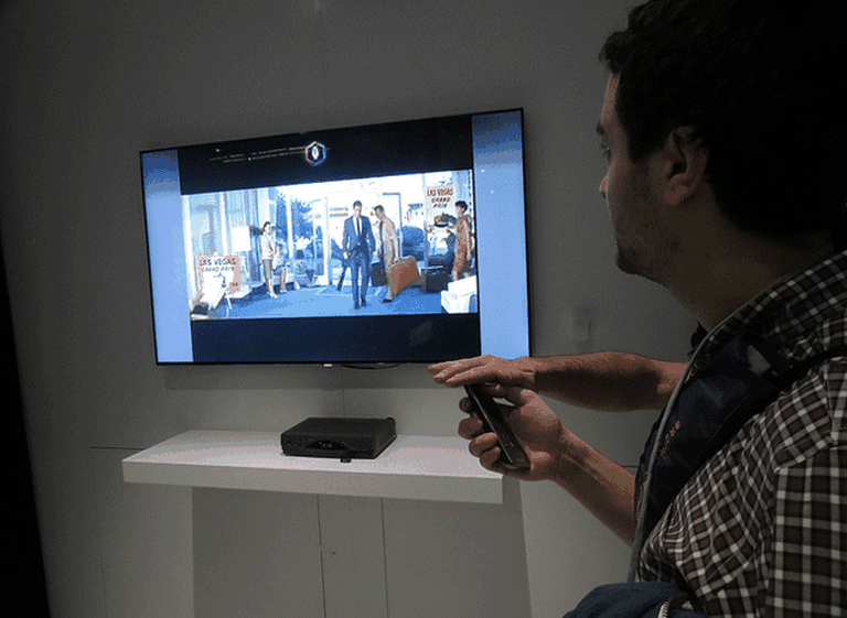 Samsung presentó en la Argentina un Smart TV que se controla con las manos y la voz